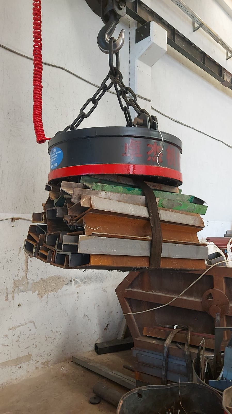 Pakiş Metal mıknatıs vinç
