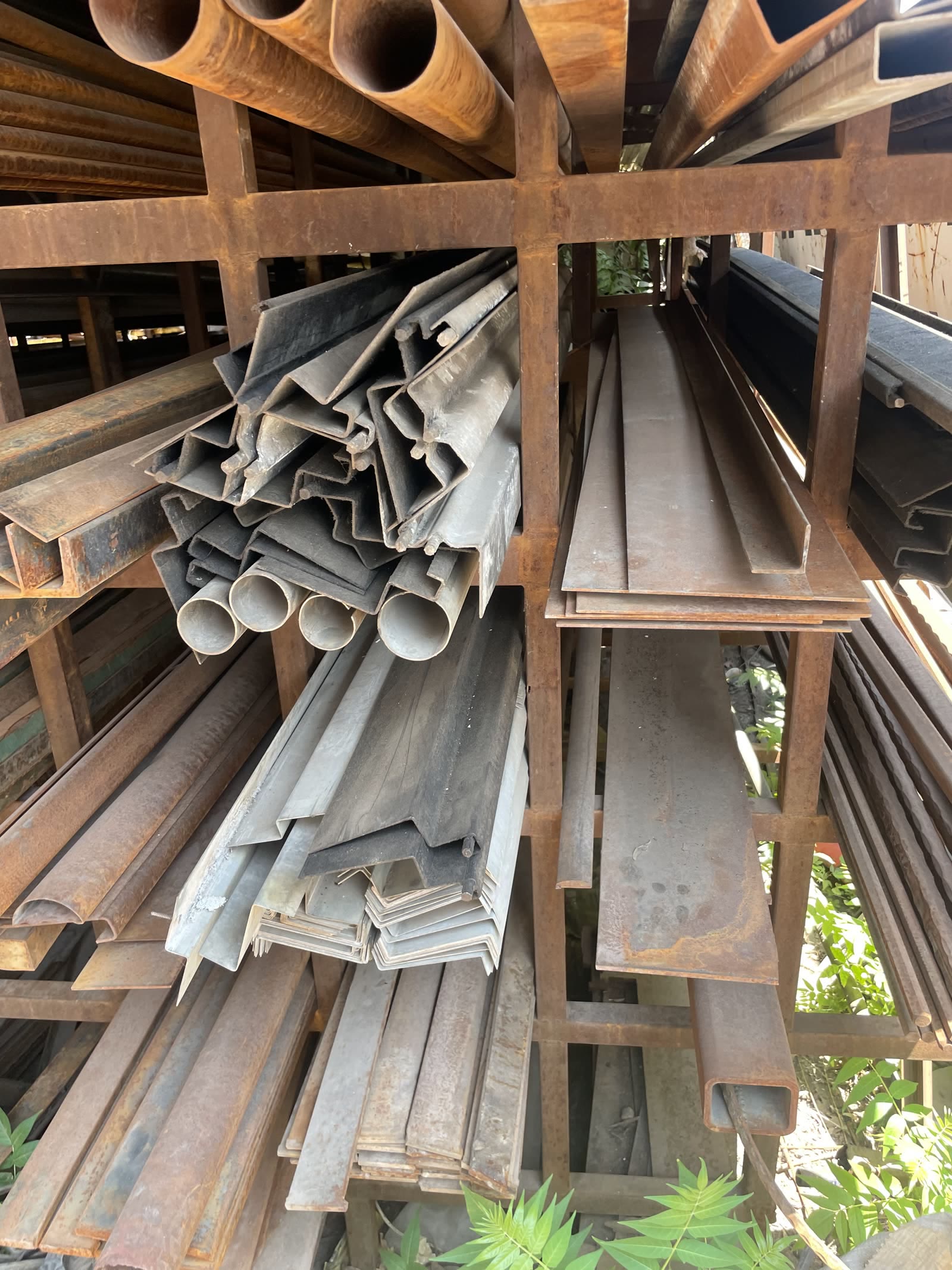Pakiş Metal depo iç görünüm